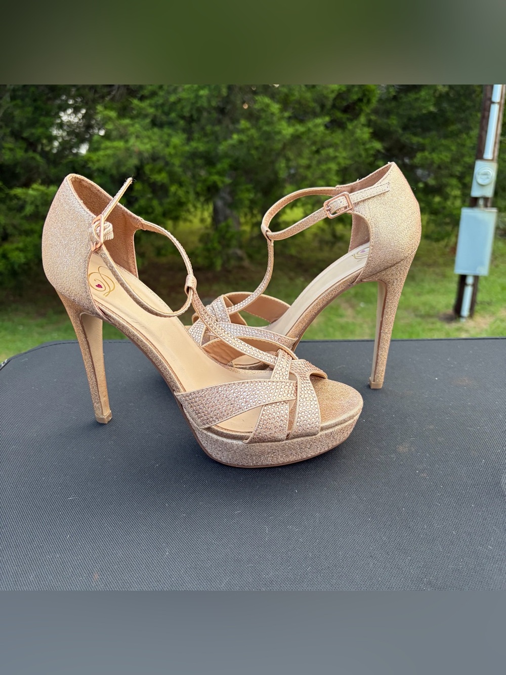 Heart in D rose Gold Glitter T Strap platform heels Sz 8.5 party holiday dance